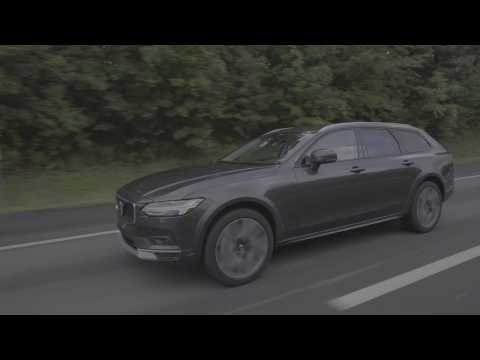 2022 Volvo V90 Cross Country Driving Video