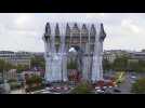 L'Arc de Triomphe commence à se déshabiller