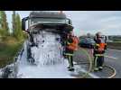 Un camion avec un moteur qui fume sur l'A 25 à hauteur de Bailleul