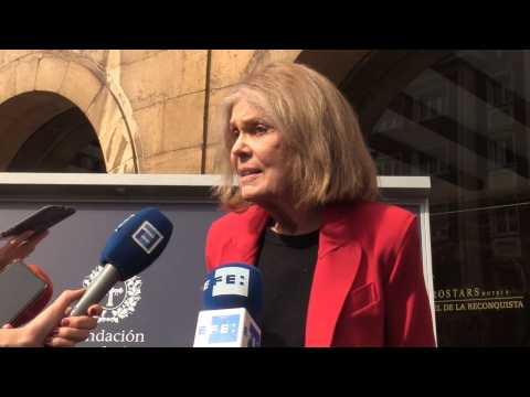 Gloria Steinem arrives in Spain to "listen" and "learn"