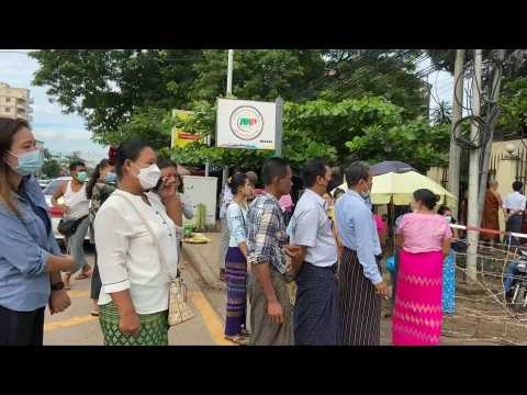 Myanmar: families wait for anti-coup prisoners to be released