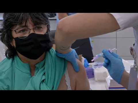 Euskadi opens campaign against the flu and offers third Covid shot to people over 70