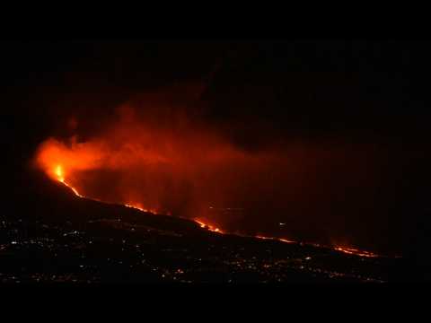 La Palma volcano emits some 250,000 tons of sulfur dioxide