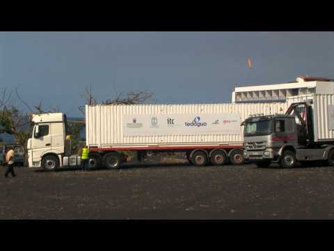 Desalination plants that will supply water to banana plantations arrive in Puerto Naos