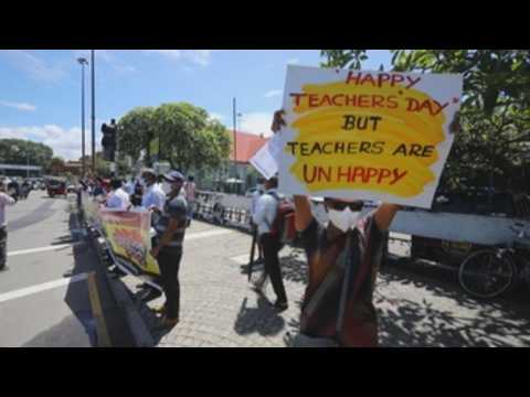 Teachers in Sri Lanka demand improvements in their salaries