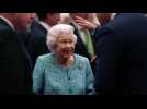 La reine Elizabeth II montre des signes de faiblesse physique