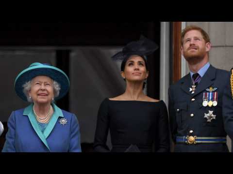 VIDEO : Elisabeth II : son choix radical au sujet de Meghan Markle et du prince Harry