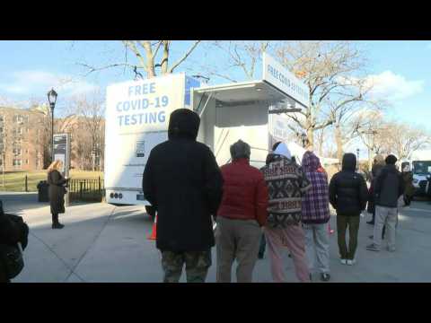 New Yorkers line up at new federal Covid testing site
