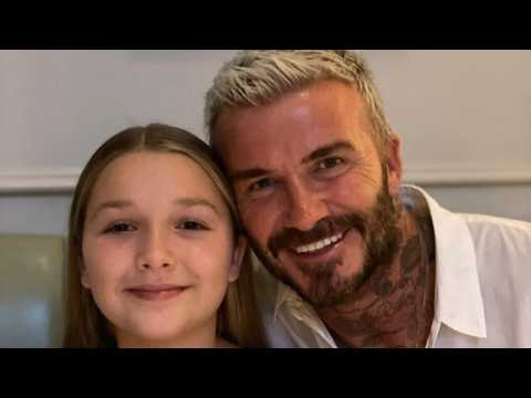 VIDEO : David Beckham à nouveau critiqué pour avoir embrassé sa fille Harper sur la bouche