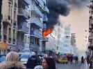 Des flammes s'échappent d'un appartement au centre-ville de Nice le 18 janvier 2022