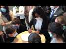 Vitry-le-François: Nadia Hai et Elisabeth Moreno dédicacent le travail des CM2 de l'école Curie