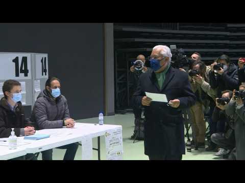 Portugal: Prime Minister Antonio Costa casts vote in snap elections