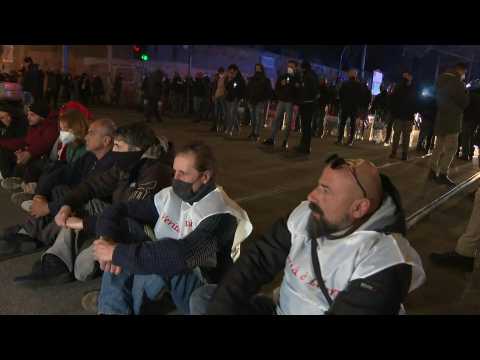 Italy: sit-in at anti-vaccine rally in Rome