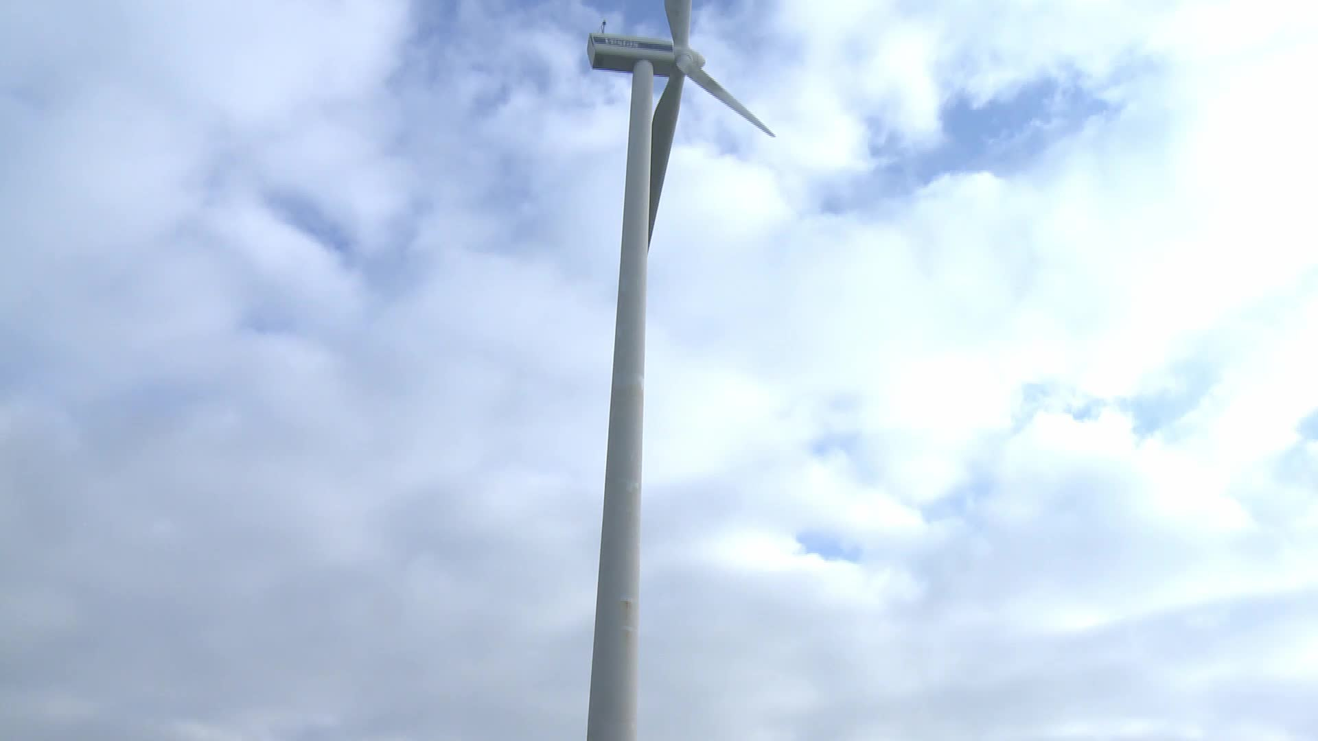 Éoliennes de Guern : le préfet du Morbihan ordonne leur démantèlement (Tébéo-TébéSud)