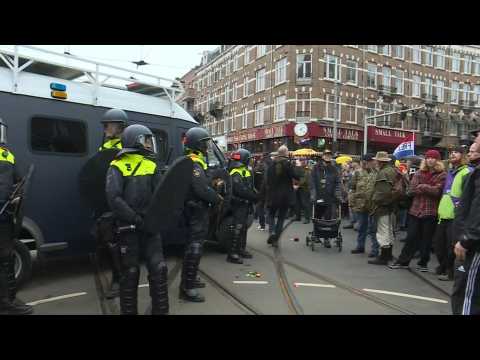 A few dozen protest against Covid measures in Amsterdam despite protest ban