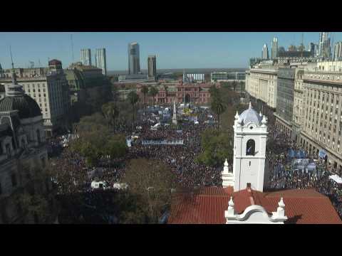 Supporters of Argentine VP Kirchner gather on Plaza de Mayo after attack