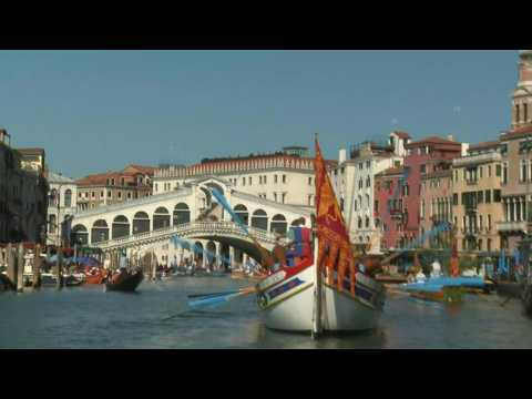 Thousands attend first Venice historical regatta without Covid restrictions since 2020