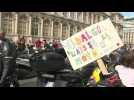 Stationnement payant: manifestation de motards à Paris