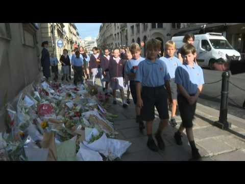 British school students pay tribute to Elizabeth II at Paris Embassy