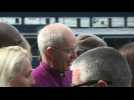 Archbishop of Canterbury visits well-wishers in queue to see Queen lying in state - Label : AFPTV - First images - Category : News