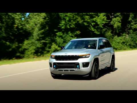 2023 Jeep Grand Cherokee 4xe 30th Anniversary Edition Driving Video