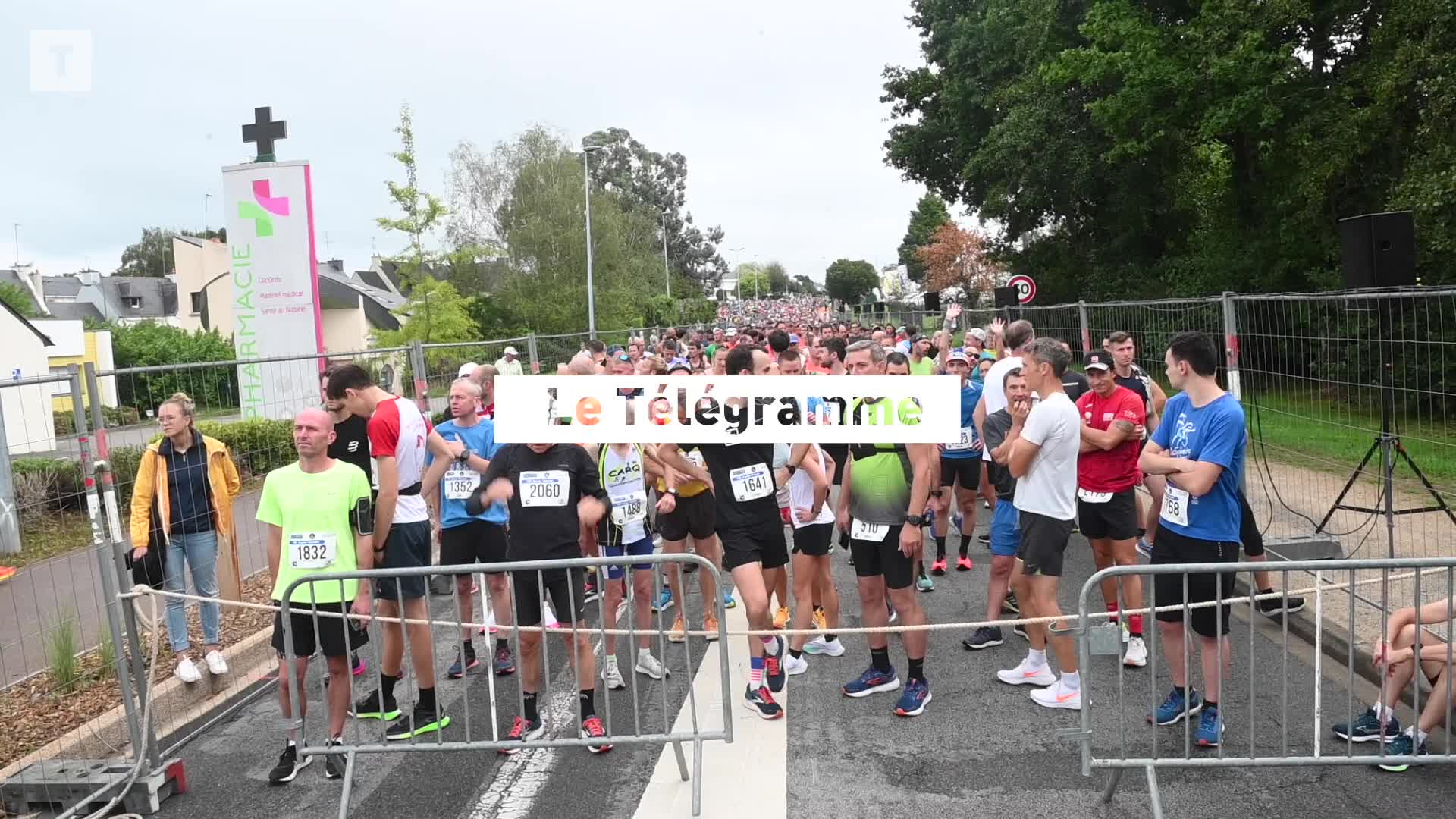 2 700 semi-marathoniens sont partis de Pluneret pour le 48e Auray-Vannes (Le Télégramme)