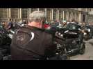 Paris : des centaines de motocyclistes manifestent contre le stationnement payant