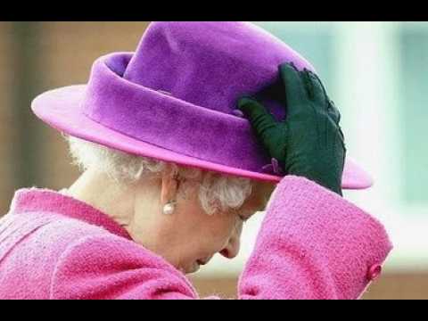 VIDEO : Elisabeth II : qui tait  son chevet lors de sa disparition ?