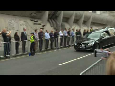 Queen Elizabeth II's cortege arrives in Edinburgh