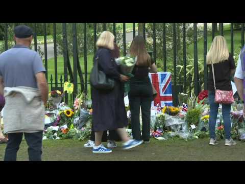 People lay flowers at Windsor Castle for Queen Elizabeth II