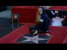 La pop-star canadienne Avril Lavigne honorée avec une étoile sur Hollywood Boulevard