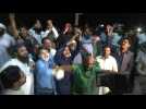 Des Pakistanais célèbrent le renversement d'Imran Khan par une motion de censure