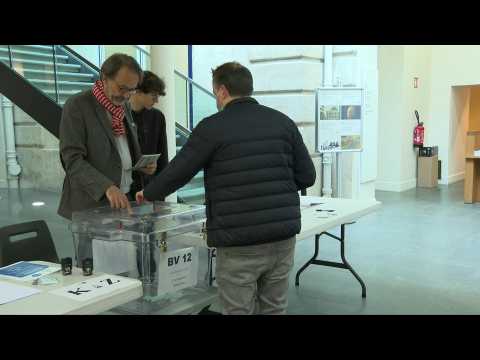 Polls open in Paris for presidential run-off vote