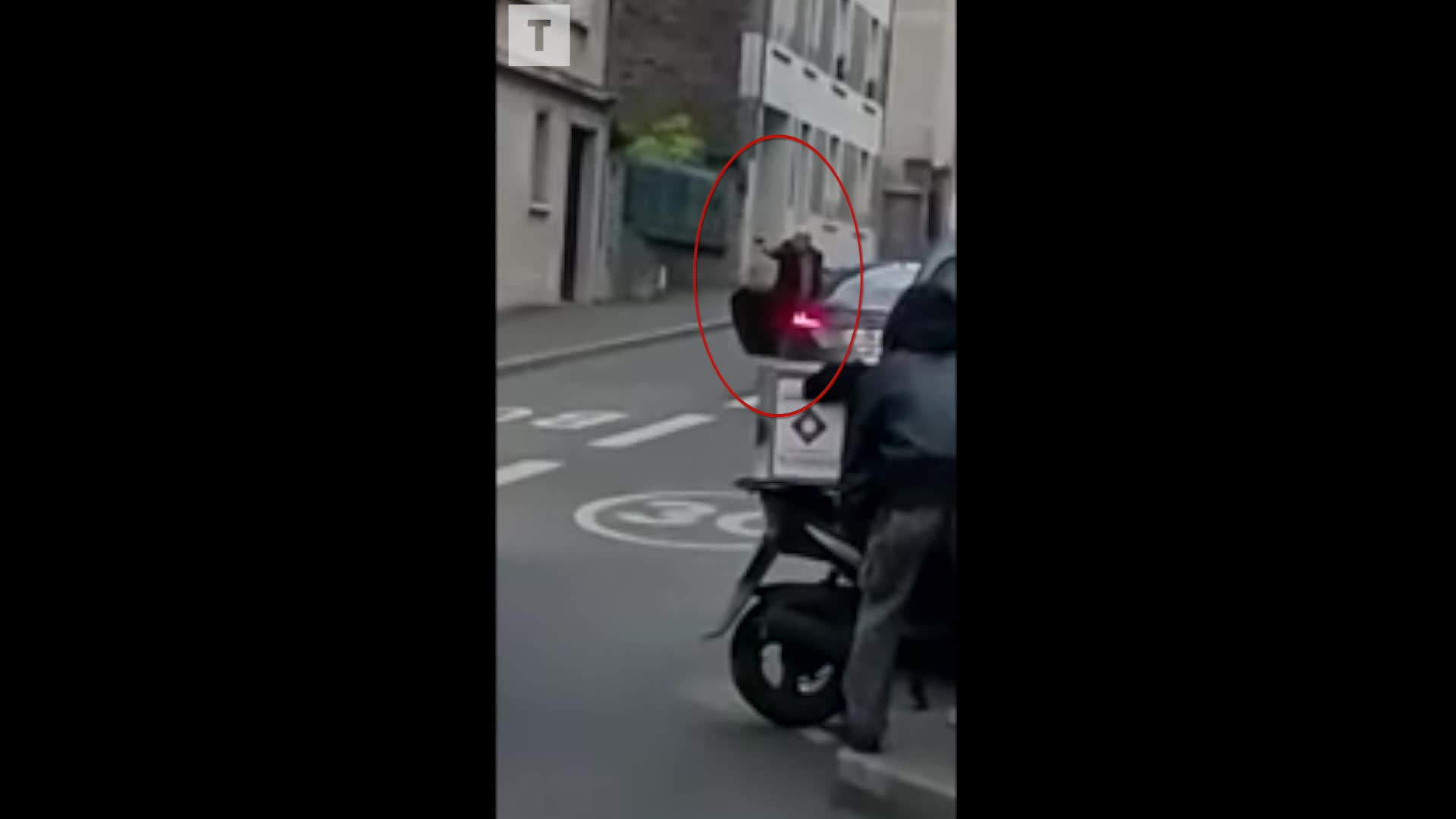 Rennes : un automobiliste « braque » des manifestants avec une arme factice (Le Télégramme)