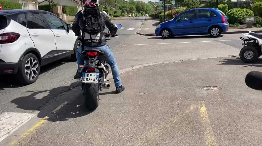 Rodéos urbains ou « bike life » : ces motards qui réinventent la roue  (arrière)