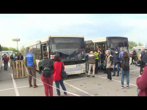 Ukrainian evacuees arrive in Zaporizhzhia from Mariupol