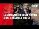VIDÉO. Guerre en Ukraine : l'ambassadeur russe en Pologne aspergé d'une substance rouge