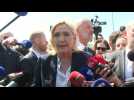 Présidentielle: Le Pen fustige un Macron 