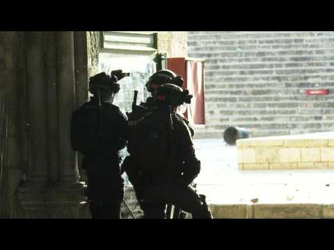 Israeli police at Jerusalem's Al-Aqsa mosque compound after fresh clashes