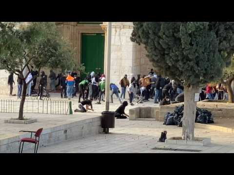 Fresh clashes at Jerusalem's Al-Aqsa mosque compound