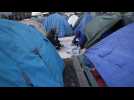 Près de Paris, des dizaines de migrants afghans entassés dans un camp de fortune