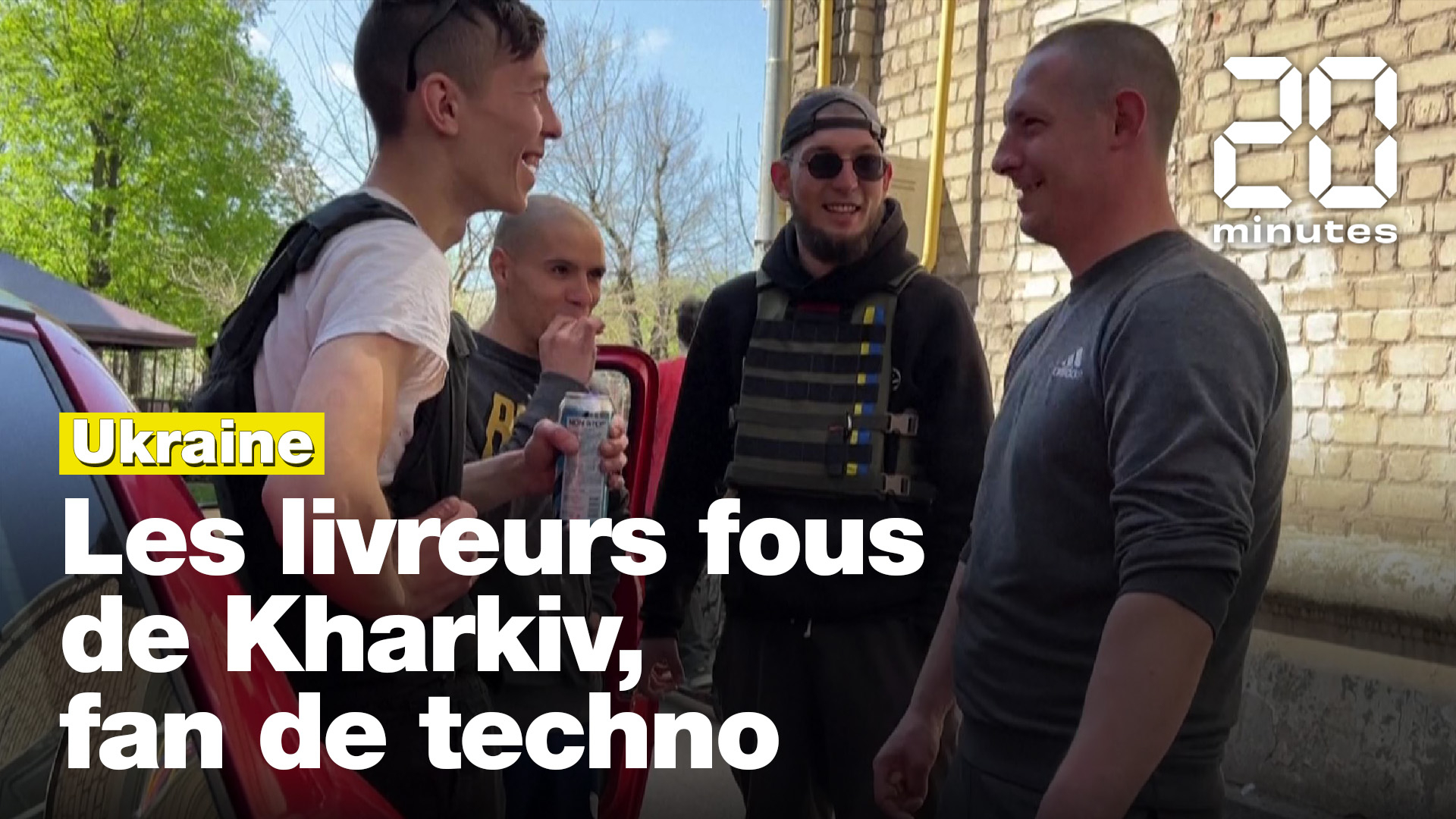 Ukraine : Ils acheminent de l'aide alimentaire à Kharkiv au rythme de la techno