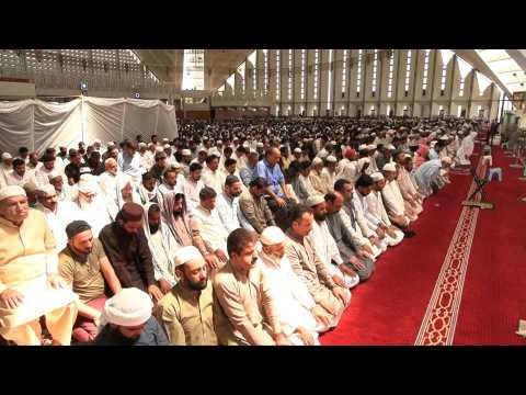 Pakistan muslims attend last Friday prayers of Ramadan