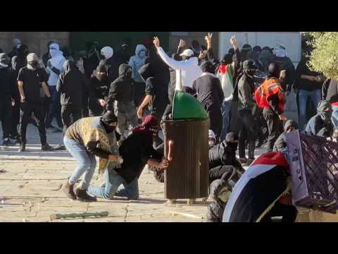 Clashes at Al-Aqsa mosque compound in Jerusalem