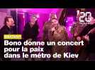 Ukraine: Bono et The Edge donnent un concert surprise dans le métro de Kiev