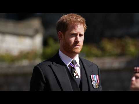 VIDEO : Hospitalisation d?Elisabeth II : le prince Harry  paniqu 