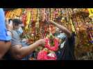 Les Hindous célèbrent la fête des lumières en Indonésie et à Singapour