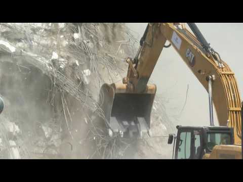Excavators dig through rubble of Nigeria's collapsed building