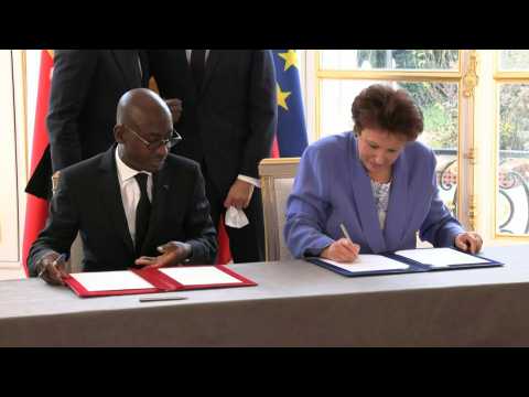 France signs agreement to return 26 colonial-era treasures to Benin