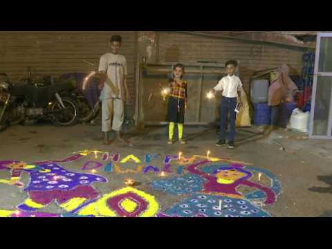 Pakistani Hindus hope for peace as they celebrate Diwali